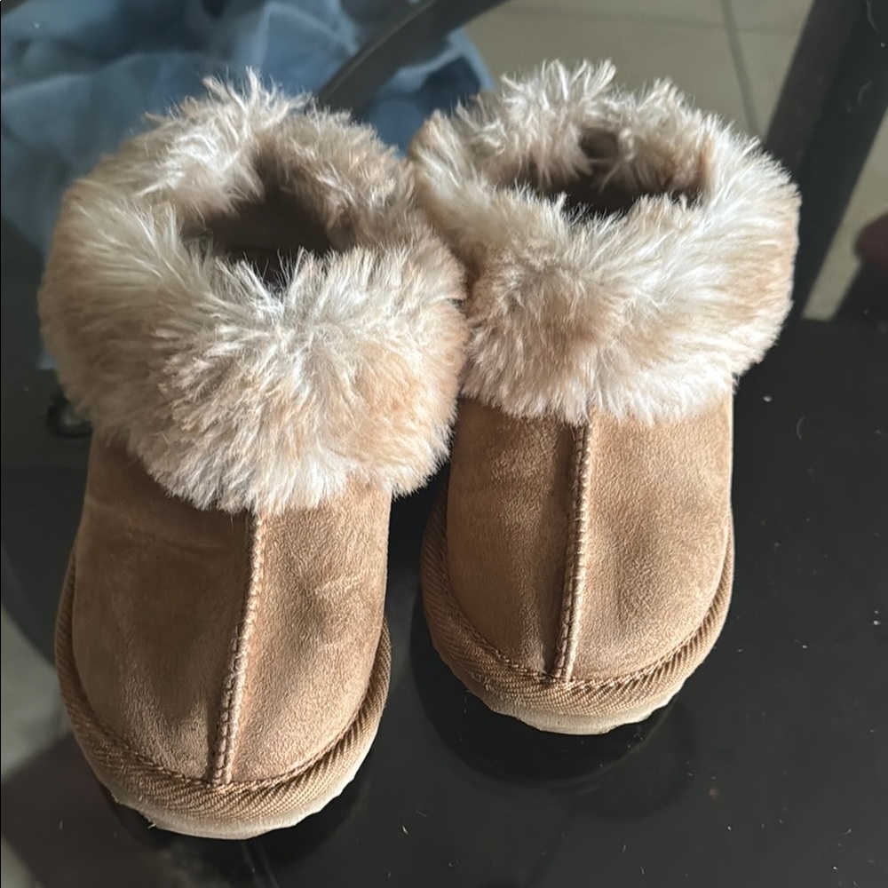 Cozy Tan Faux Fur Slippers